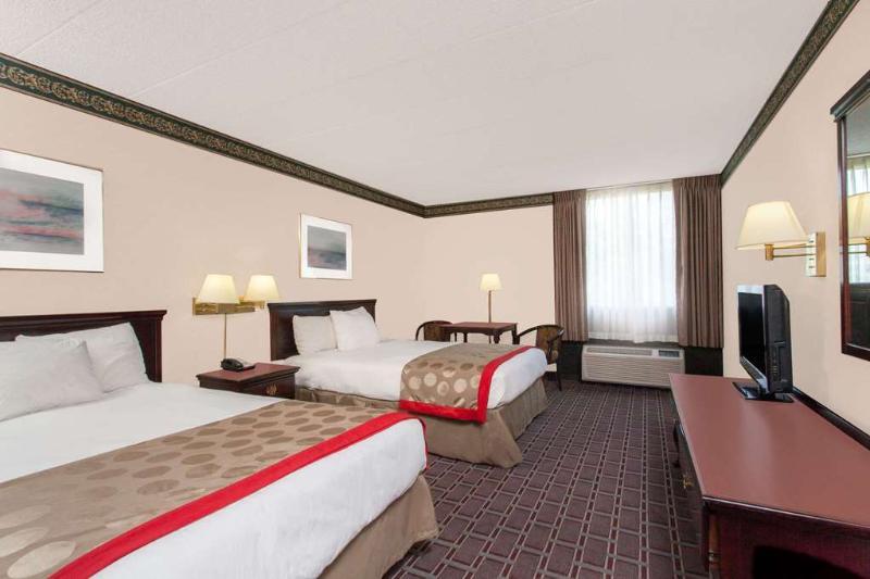 Best Western Plus Clarks Summit Scranton Hotel Екстер'єр фото